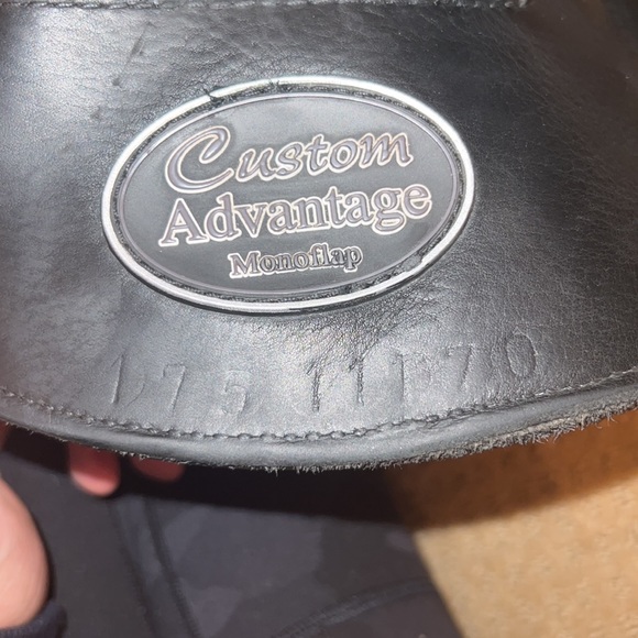custom advantage mono flap dressage saddle with buffalo - Picture 7 of 7